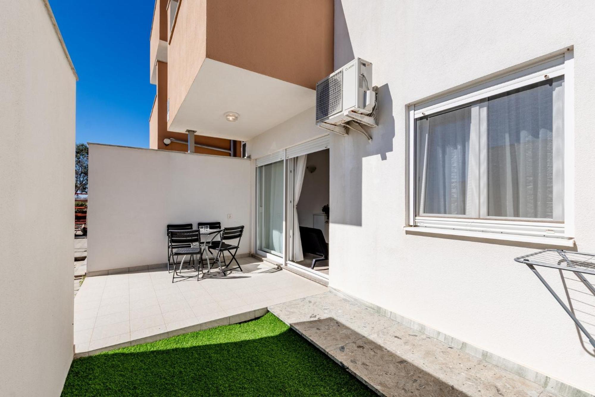 Apartment Village Nin Exterior photo
